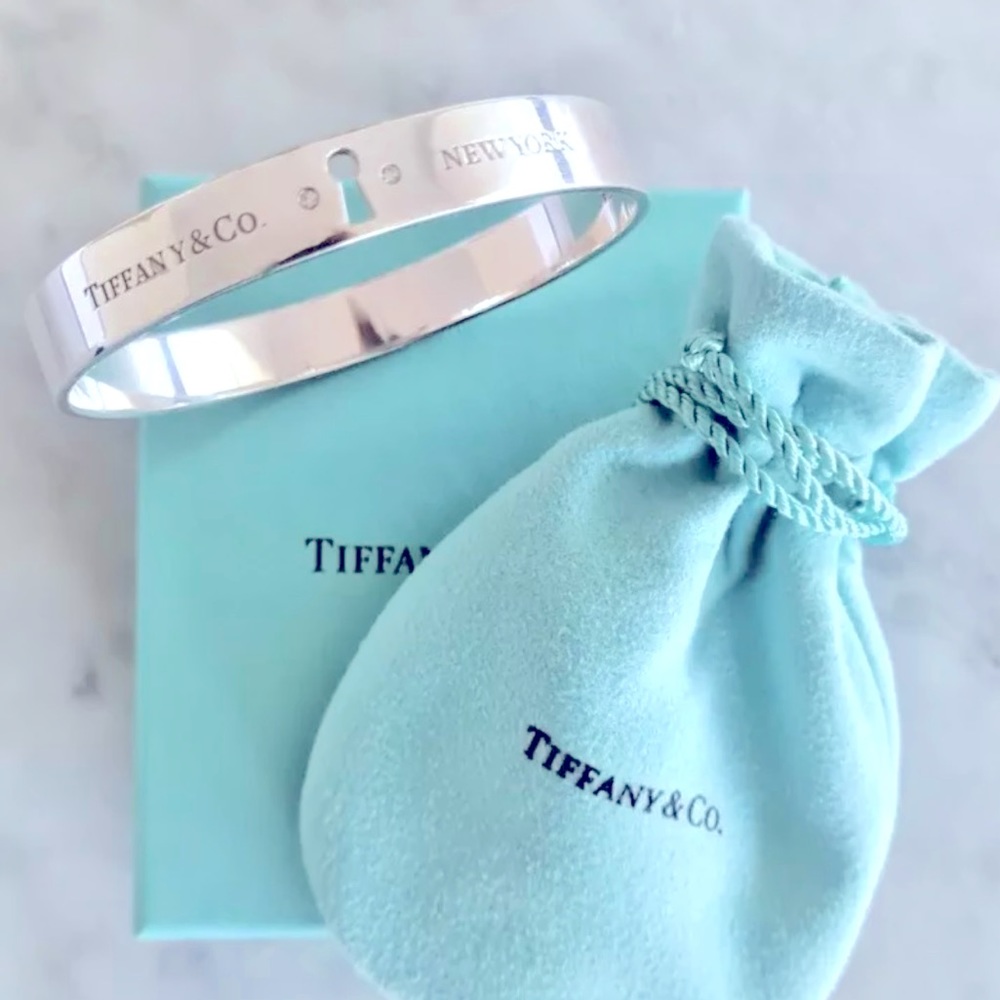 Tiffany & Co bangle key bracelet with diamond 💎